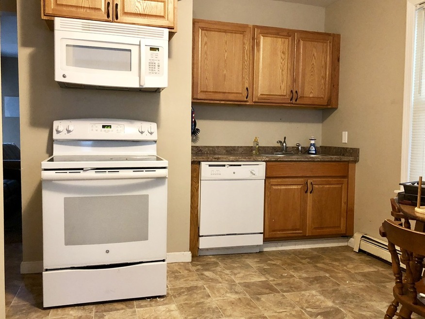 193 W Central St unit 3, Franklin, MA 02038 - photo 1