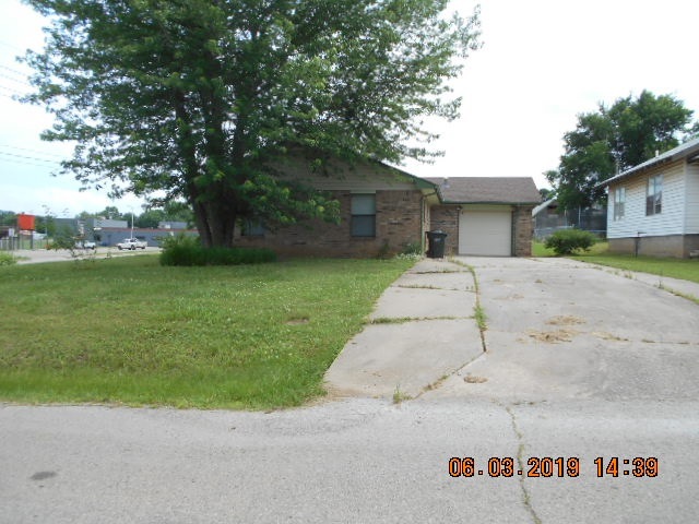 425 E 6th St, Cushing, OK 74023 - photo 1