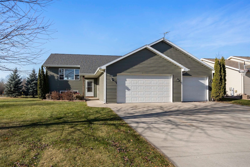 2290 Ladybird Dr, Neenah, WI 54956 - photo 1