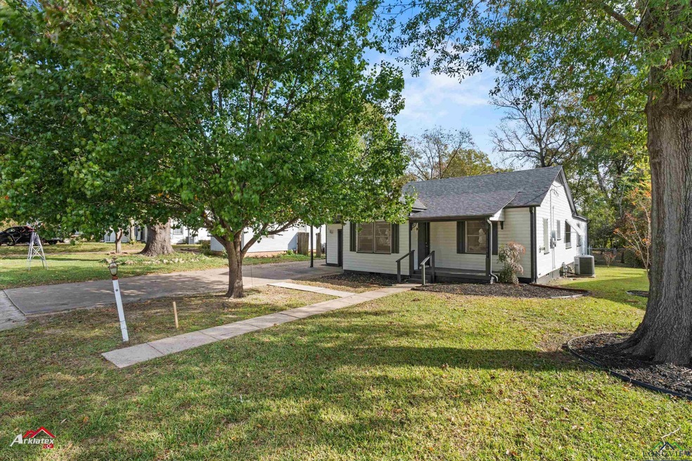 View of front of property featuring cooling unit a