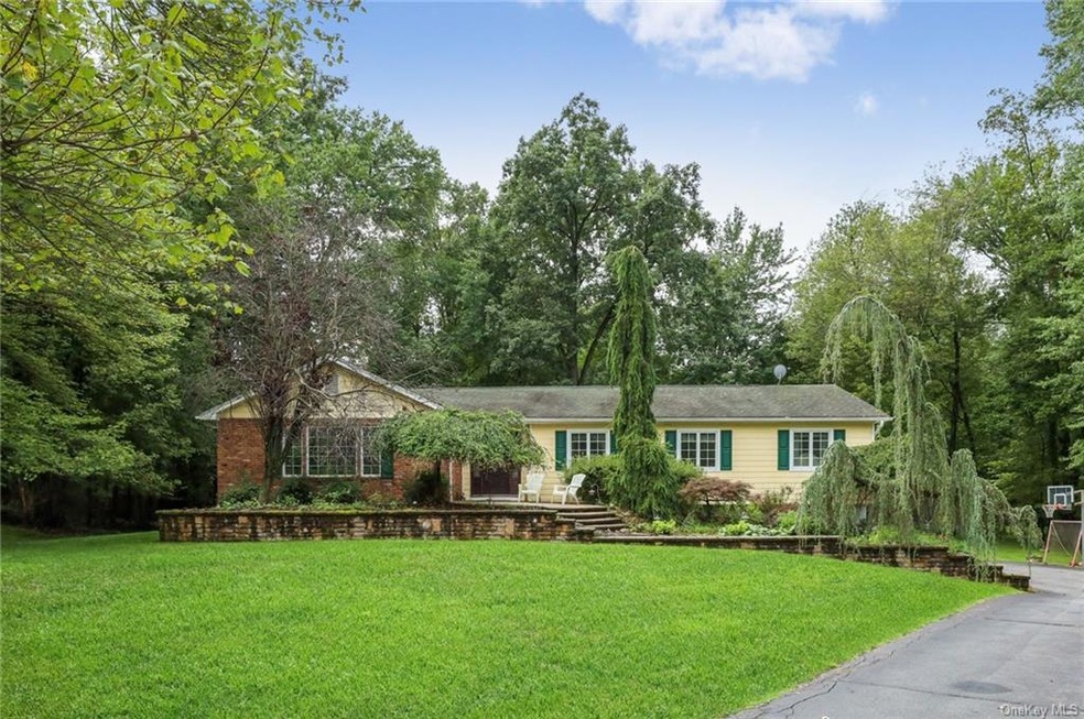 10 Water Mill Ct, Valley Cottage, NY 10989 - photo 1