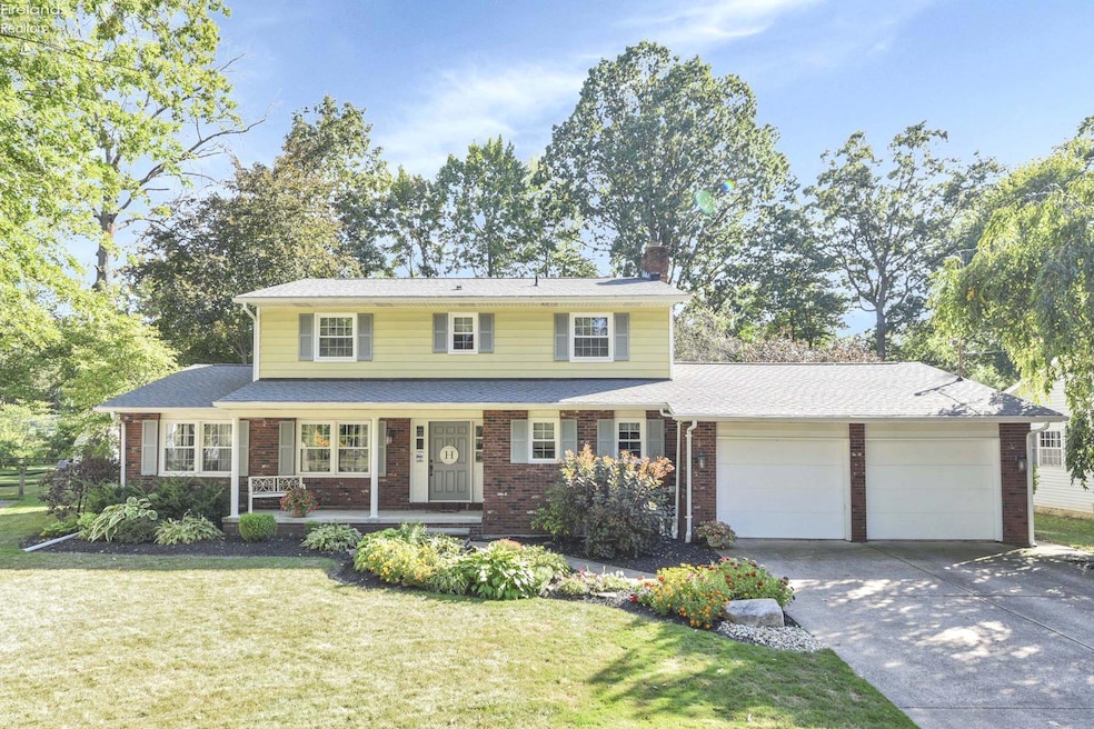 4861 Woodview Dr, Vermilion, OH 44089 - photo 1