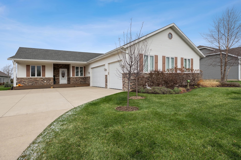 522 Bridgewater Cir, Williams Bay, WI 53191 - photo 1