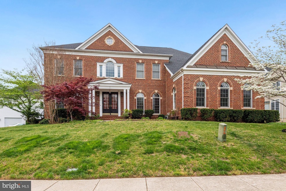 25709 Summerbank Ct, Chantilly, VA 20152 - photo 1