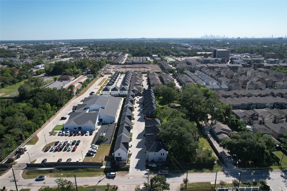 8955 Spring Knoll Forest Dr, Houston, TX 77080 - photo 1