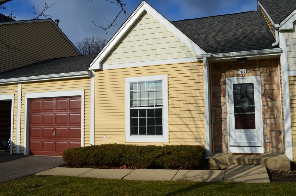 2204 Teton Pkwy, Algonquin, IL 60102 - photo 1