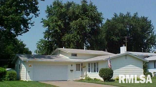 1827 Sussex Ct, Bettendorf, IA 52722 - photo 1