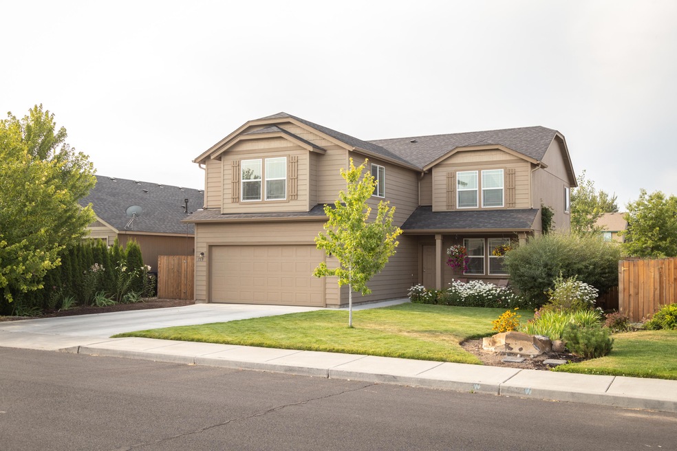 759 NW Green Forest Cir, Redmond, OR 97756 - photo 1