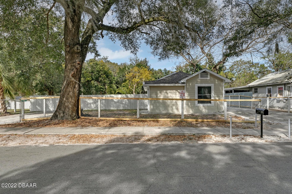 645 E Howry Ave 002
