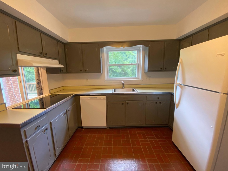 1603 East Ave, McLean, VA 22101 - photo 1