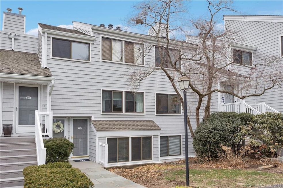 172 Rowayton Woods Dr unit 172, Norwalk, CT 06854 - photo 1