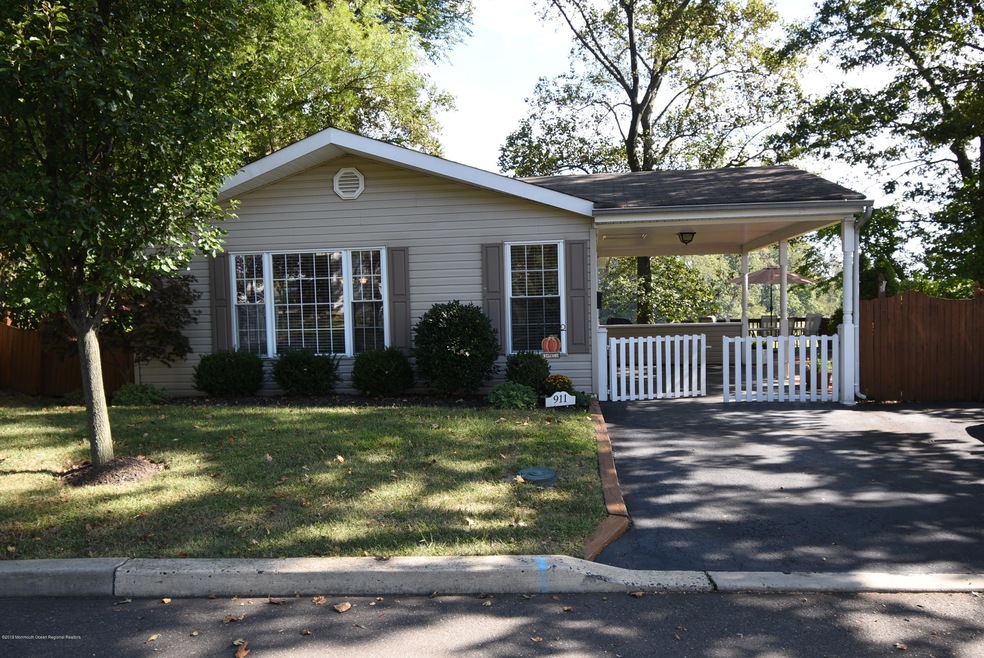 911 Woodmere Dr, Keyport, NJ 07735 - photo 1