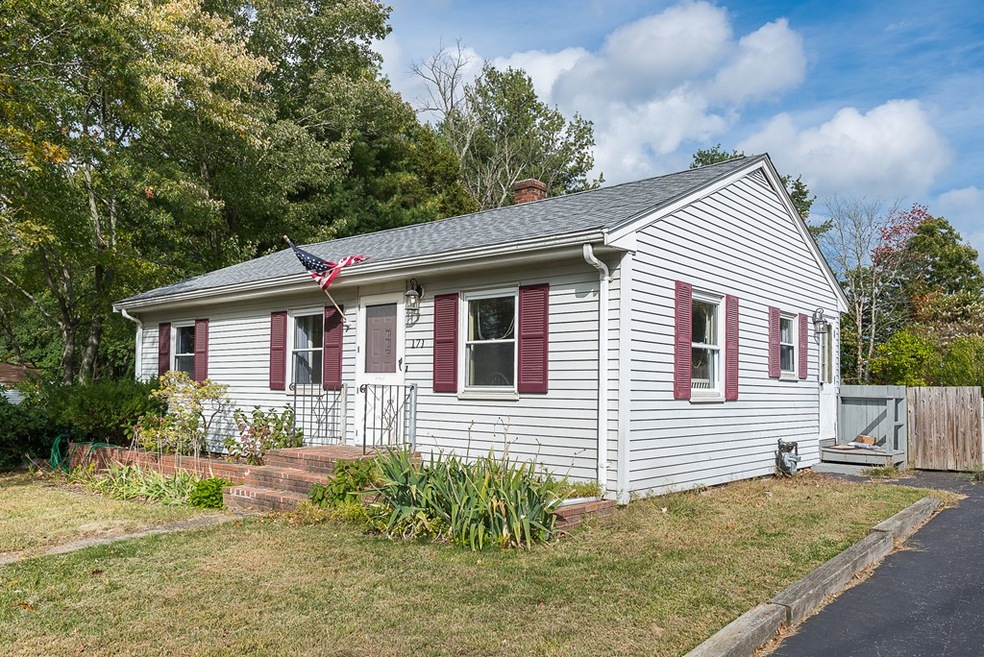 171 Pleasant St, Rockland, MA 02370 - photo 1