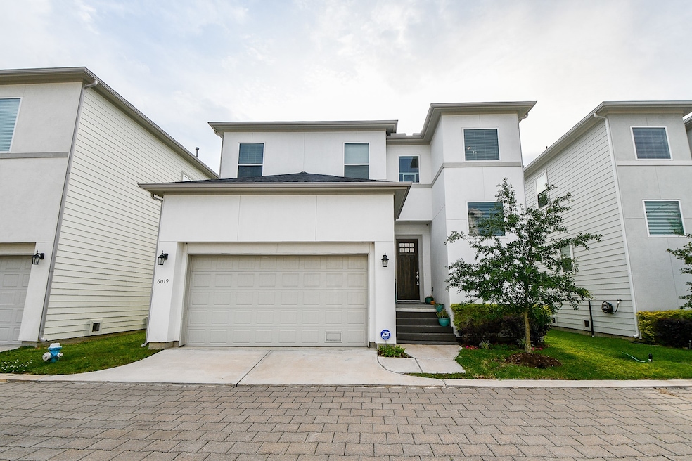 6019 Yale Garden Ln, Houston, TX 77091 - photo 1
