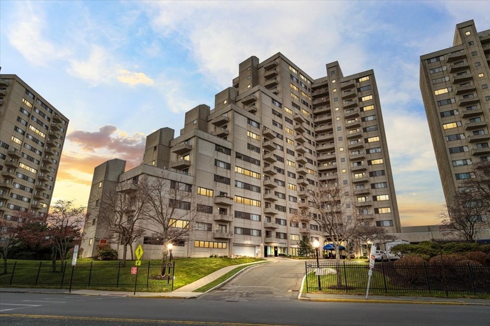Seawatch Towers unit 901, Revere, MA 02151 - photo 1