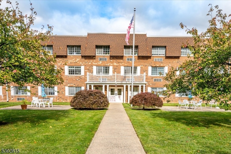 Putnam House unit 204, Union, NJ 07083 - photo 1