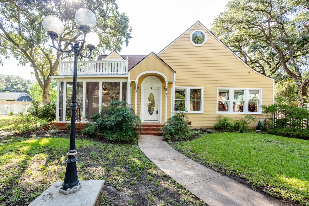 1310 Carlisle St, Rosenberg, TX 77471 - photo 1