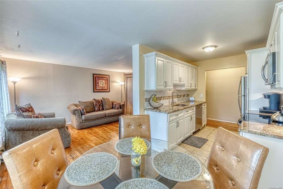 2449F Union Blvd unit 9A, Islip, NY 11751 - photo 1