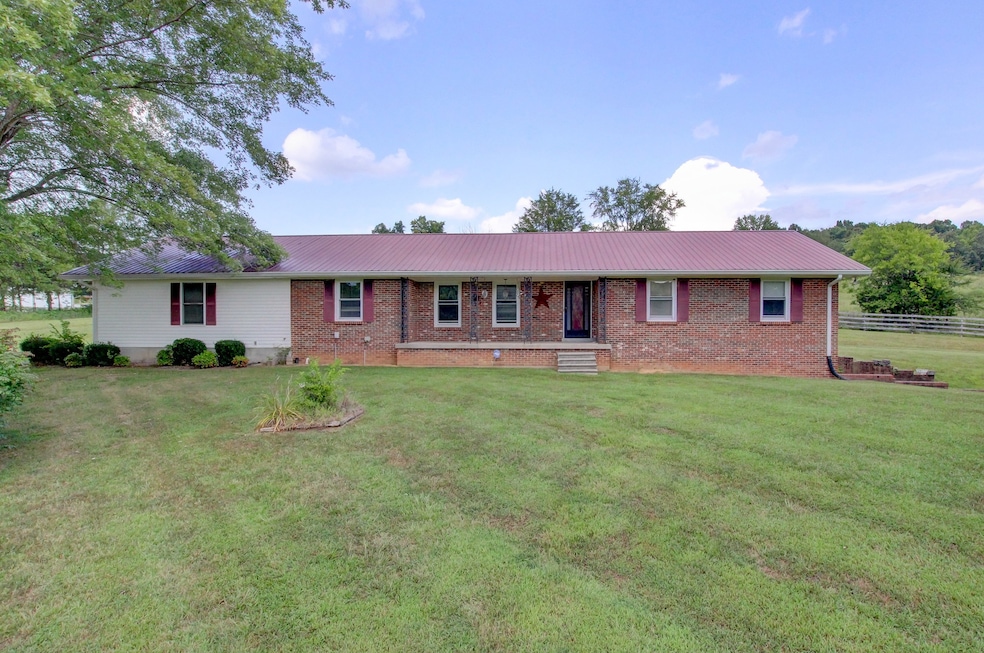 5581 Bryant Hollow Rd, Cunningham, TN 37052 - photo 1