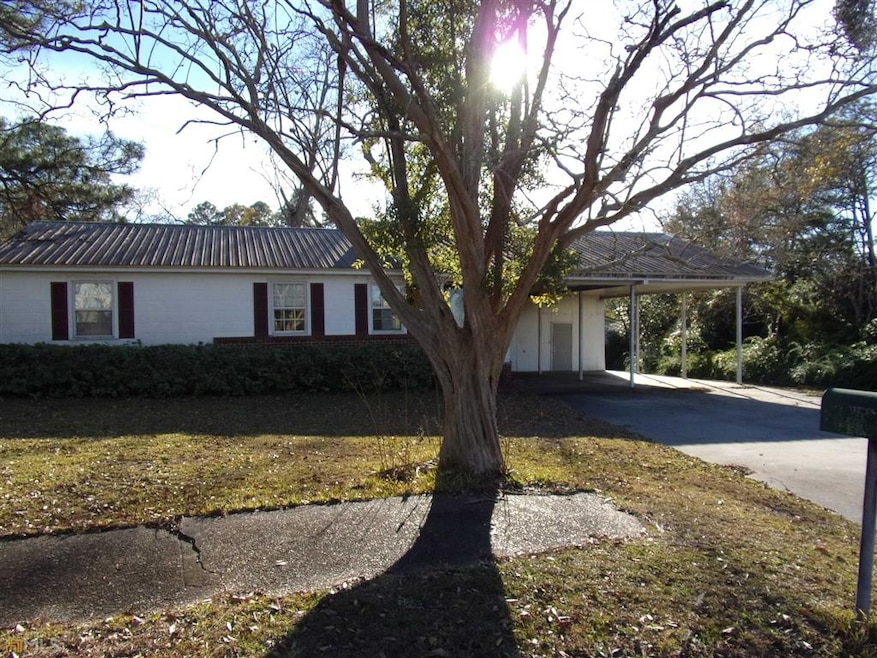 231 Huckabee St, Mc Rae, GA 31055 - photo 1