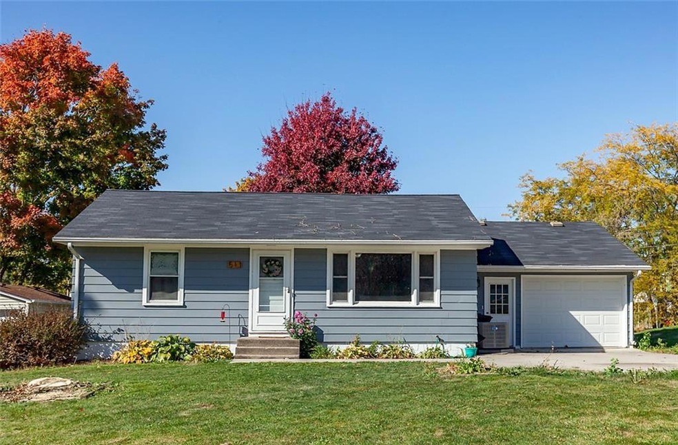 511 E 20th St S, Newton, IA 50208 - photo 1