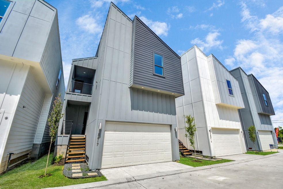 5617 Savyon Dr, Houston, TX 77091 - photo 1