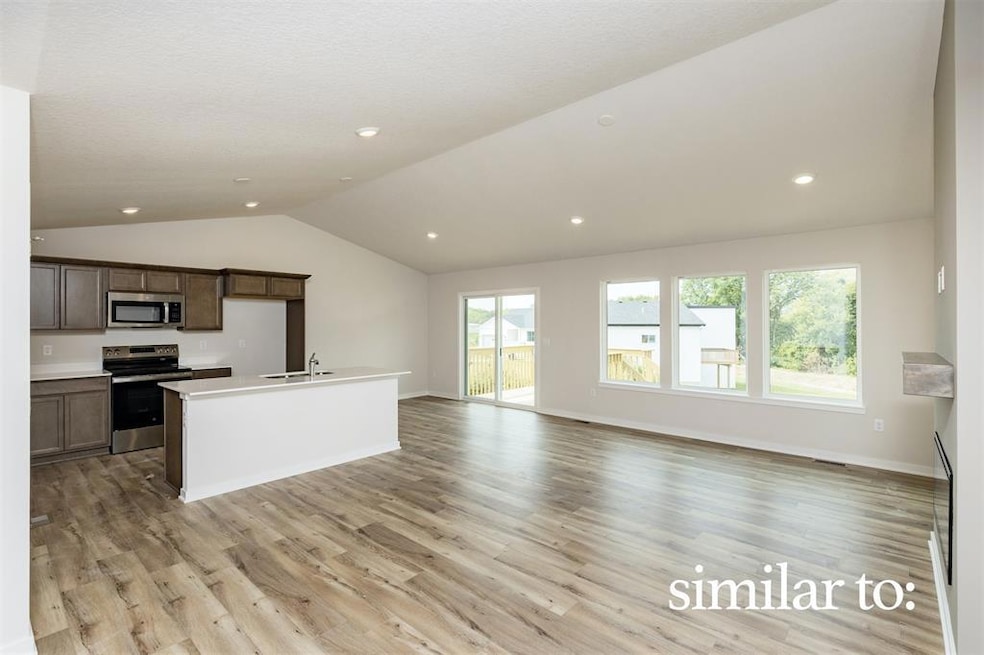 4295 Grover Woods Ln, Des Moines, IA 50317 - photo 1