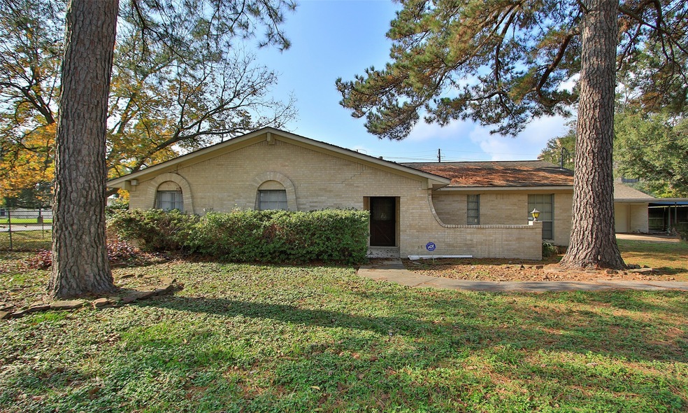 Front view all brick 3/2/2 with 2 extra lots!