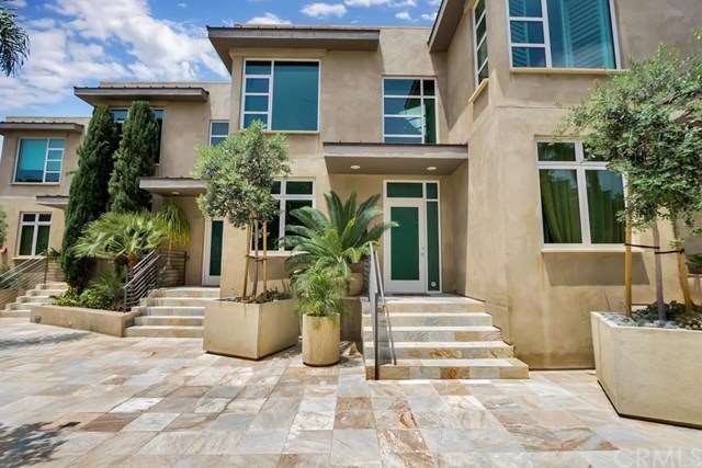 An urban vibe and clean, contemporary lines distin
