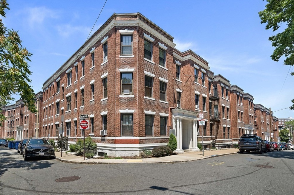 Sutherland Village unit 5, Brighton, MA 02135 - photo 1