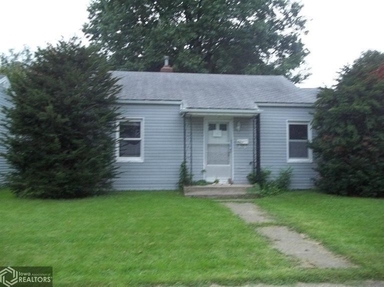 901 W 5th St S, Newton, IA 50208 - photo 1