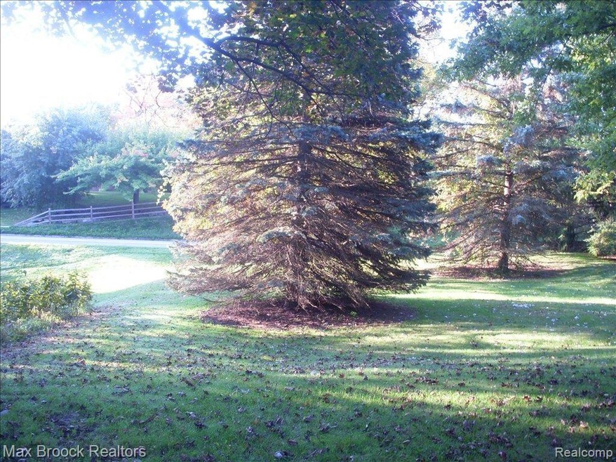1.2 Acres in Bloomfield Twp.