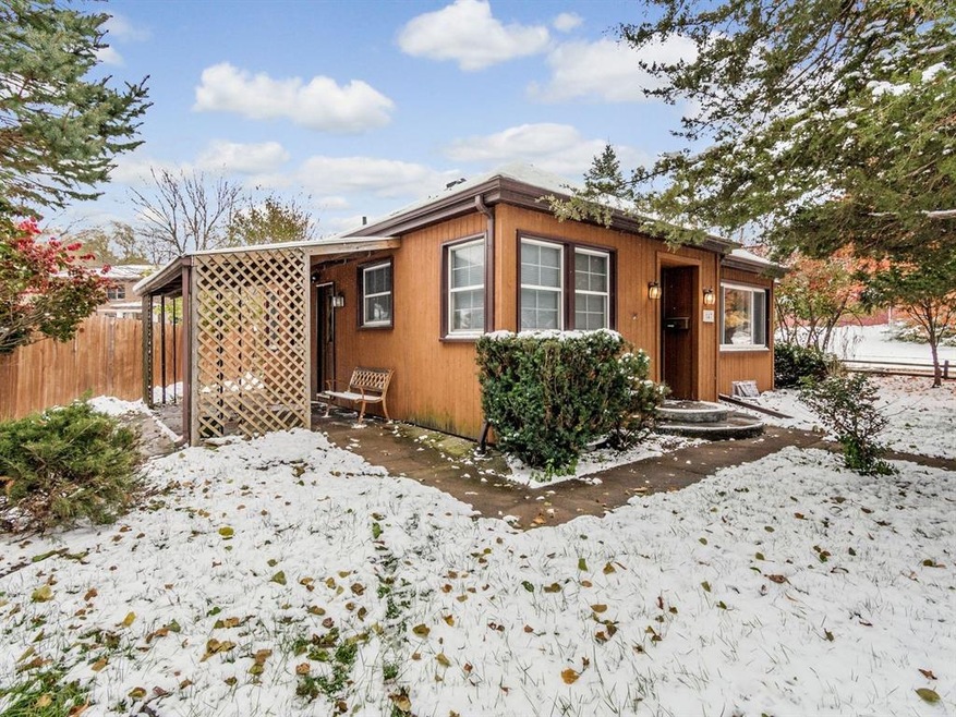 147 Bowling St SW, Cedar Rapids, IA 52404 - photo 1