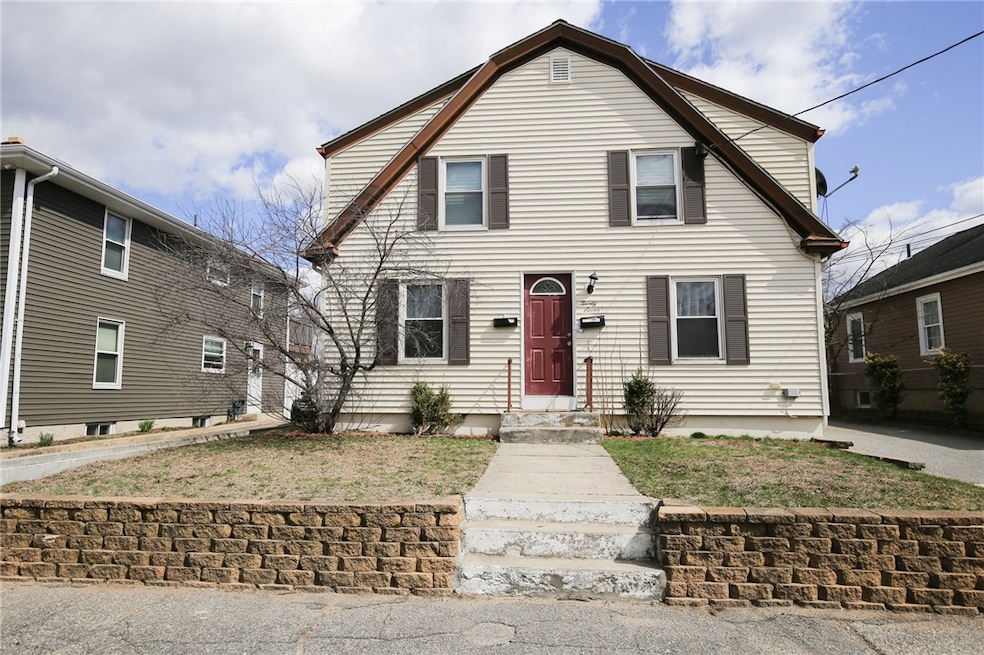 27 Everett St, Pawtucket, RI 02861 - photo 1