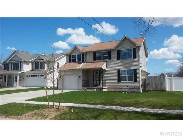 Exterior Front. Built in 2000. Surrounded by newer