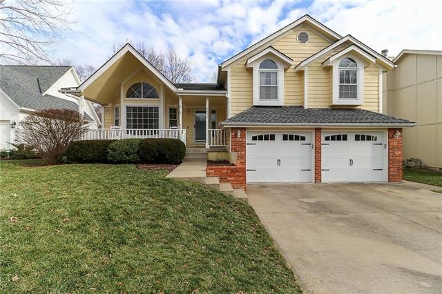 4053 SW Laharve Dr - Welcome Home!
