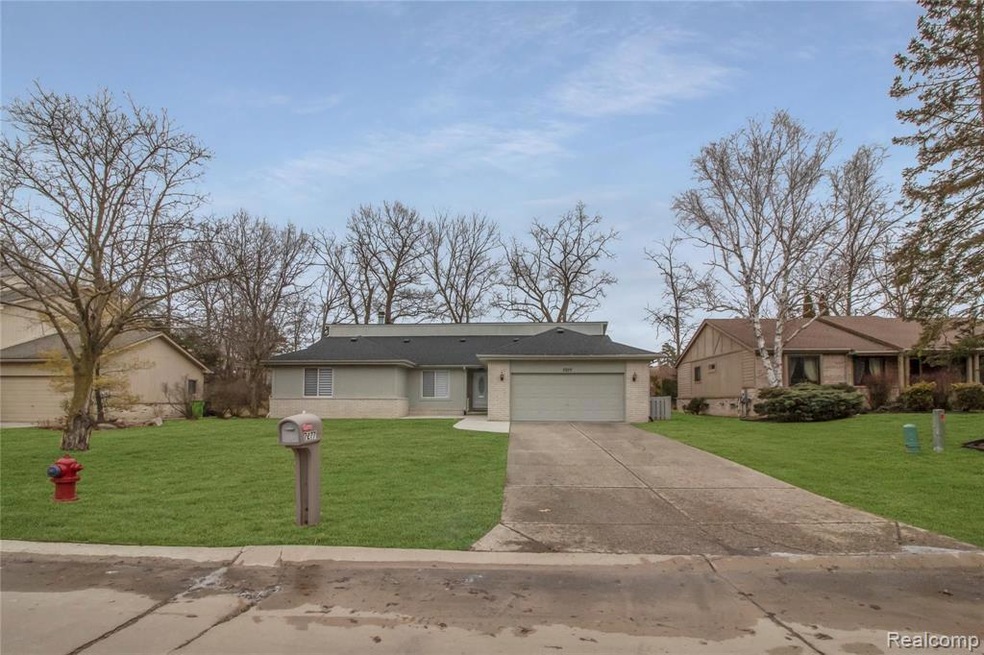 7277 Westbury Blvd, West Bloomfield, MI 48322 - photo 1