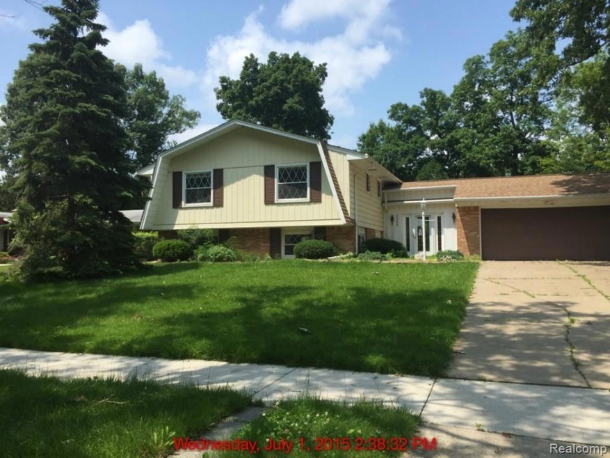 8466 Hampton Rd, Grosse Ile, MI 48138 - photo 1