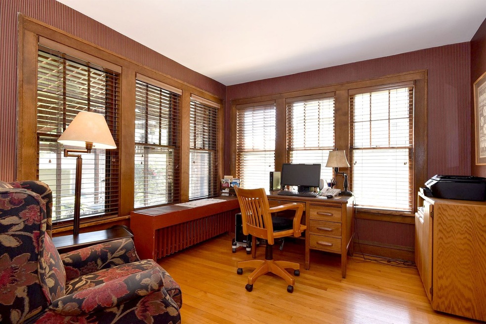 149 N Avon Rd, Elmhurst, IL 60126 - photo 1