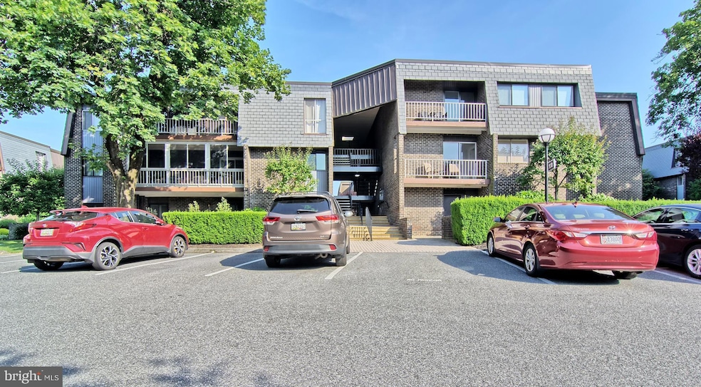 12 Stonehenge Cir unit 5, Pikesville, MD 21208 - photo 1