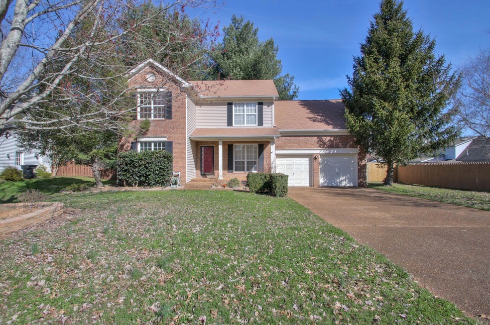 Welcome home to 945 Lawn View!