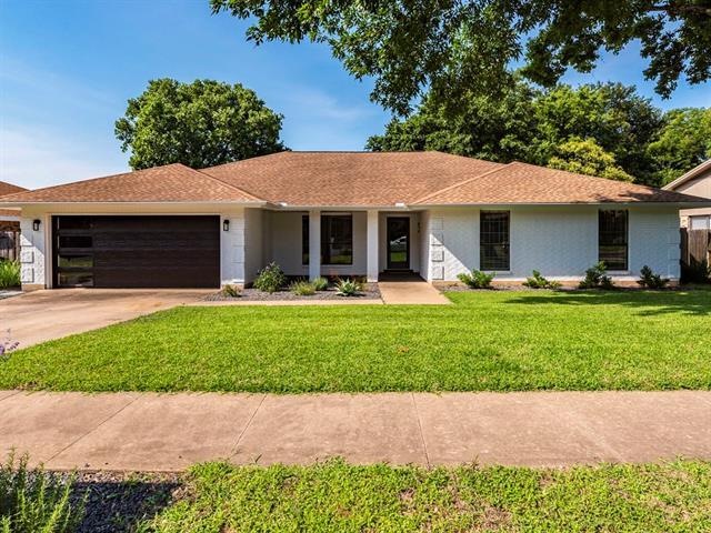 A lush lawn and oodles of curb appeal greet you upon arrival! Garage boasts AC, insulated garage door, finished out walls, recessed lighting, and a ceiling fan.