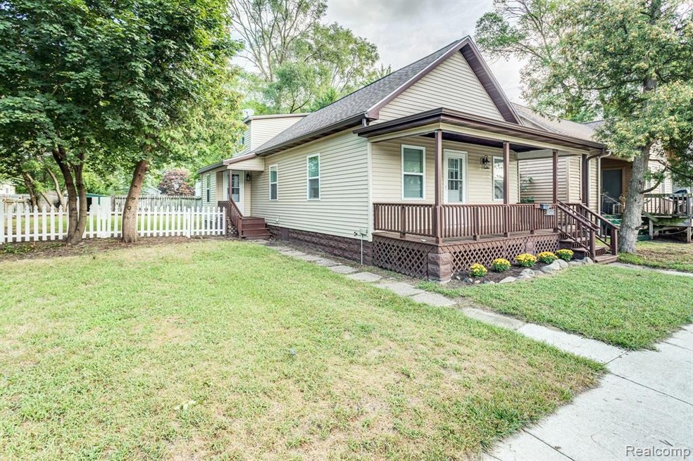 829 Minnie St, Port Huron, MI 48060 - photo 1