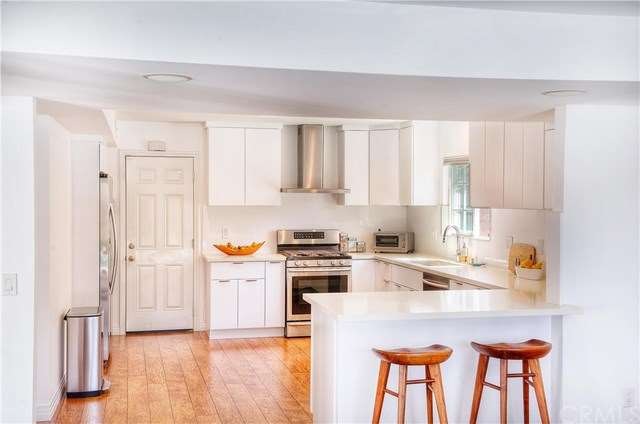 All new custom contemporary kitchen with caesarsto