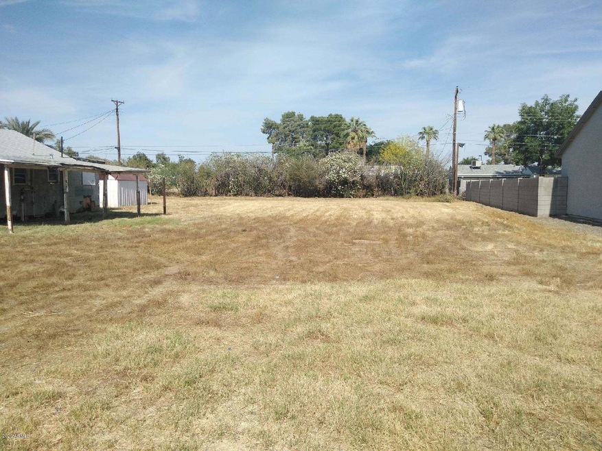 2627 N 30th Pl