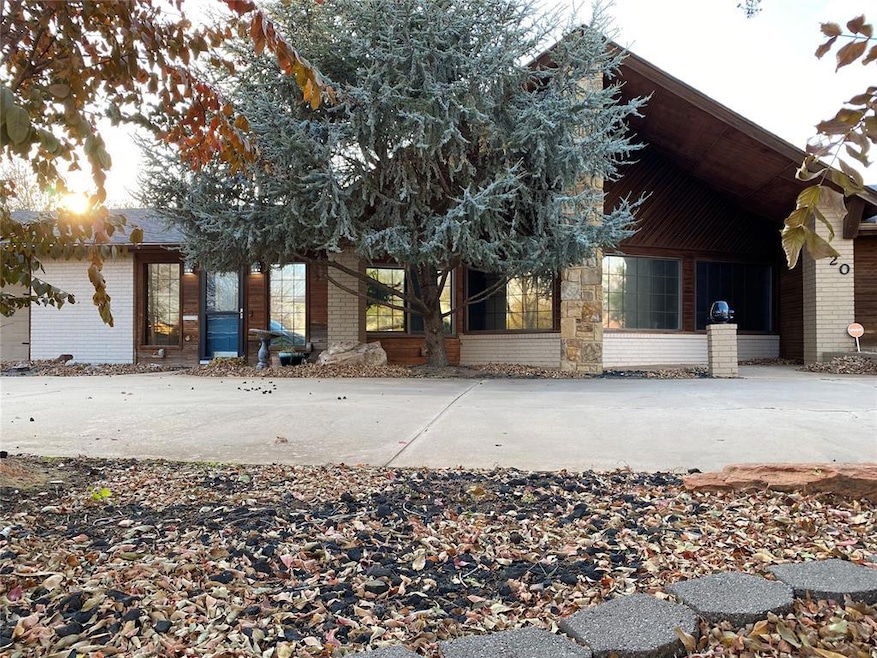 520 N West St, Cordell, OK 73632 - photo 1