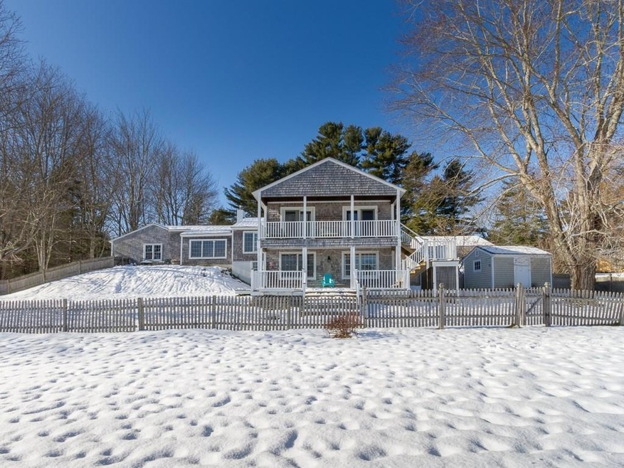 This home was built to set nicely...