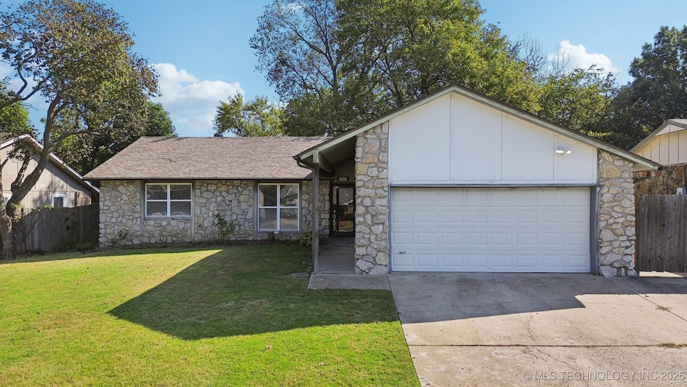 4121 S Cedar Place, Broken Arrow, OK 74011 - photo 1
