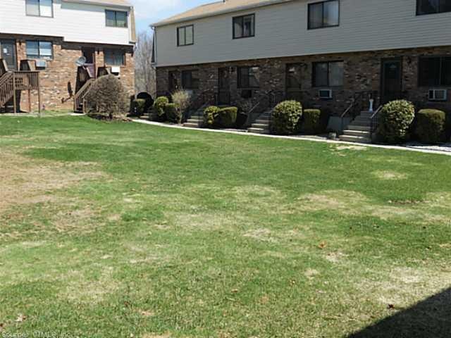 820 Matthews St unit 28, Bristol, CT 06010 - photo 1