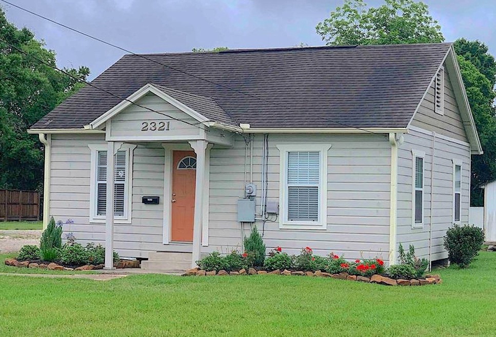 2321 S Gordon St, Alvin, TX 77511 - photo 1
